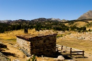 La Balmeta (refuge et vue sur Puig Peric)_GIL4548